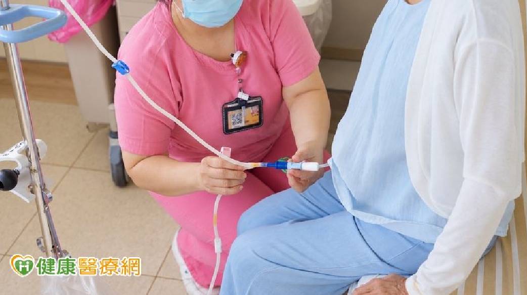 93歲阿嬤肝硬化合併末期腎臟病　醫師談腹膜透析與居家照護