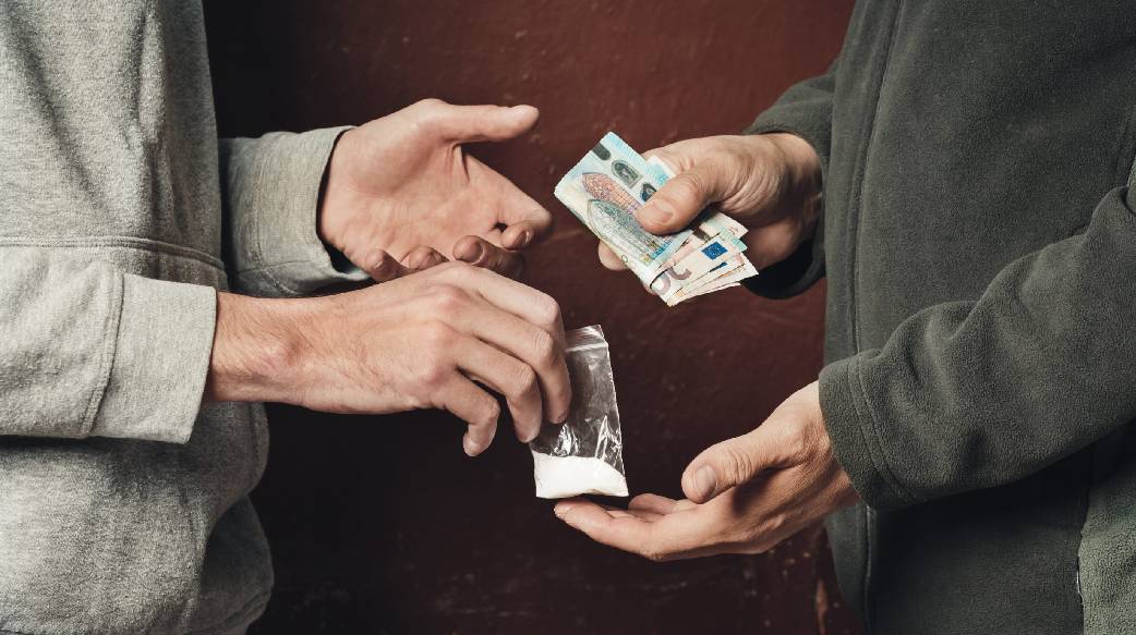 執法人員頻涉毒，相關防範機制亟待強化