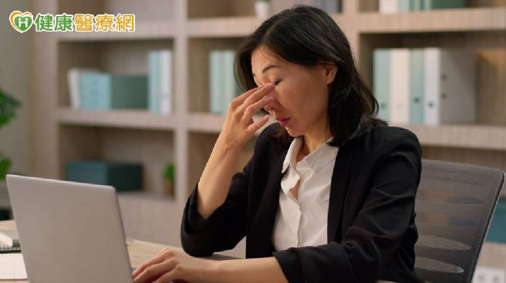 秋冬降溫！醫：眼睛乾澀、流淚恐是「乾眼」作祟