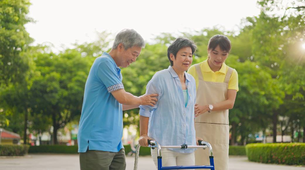 老人福利修法留缺口　藍白應補正，中央須承責